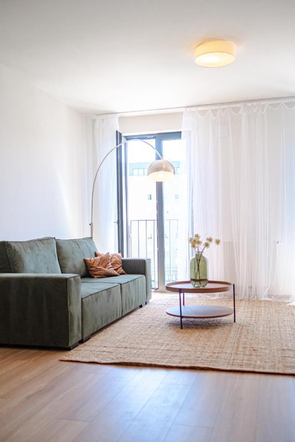 Newly Built Apartment In Vibrant Neighbourhood Прага Екстериор снимка