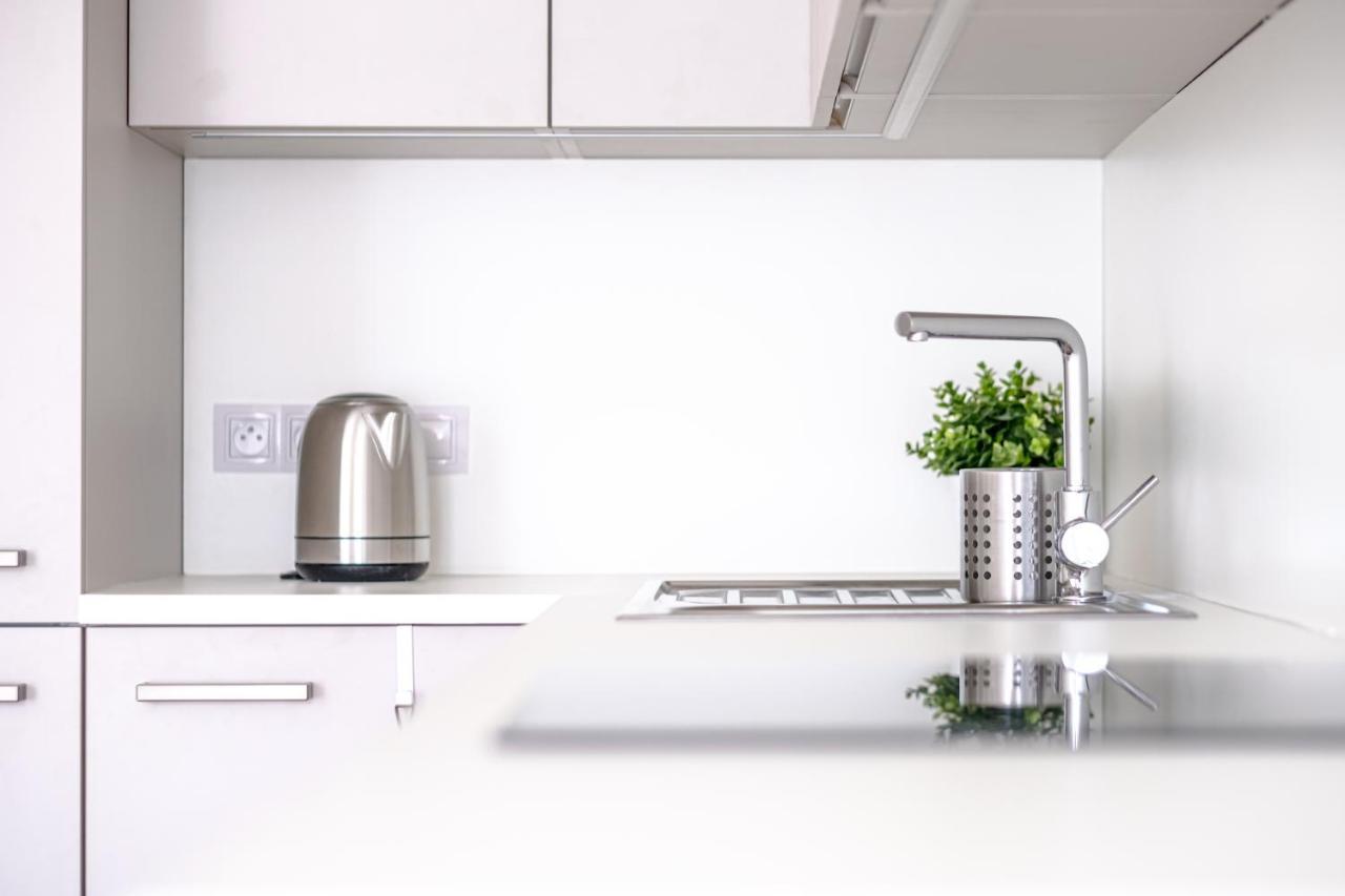 Newly Built Apartment In Vibrant Neighbourhood Прага Екстериор снимка