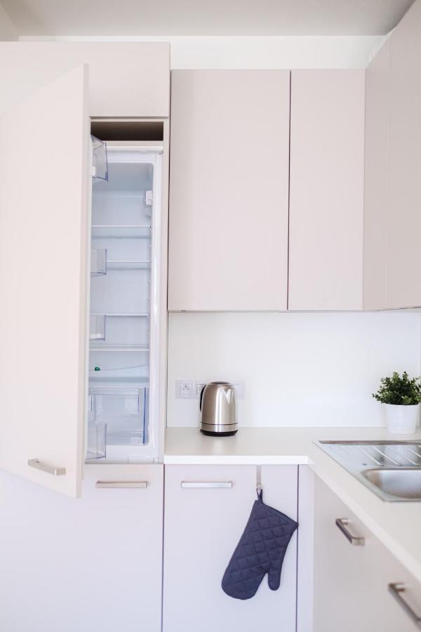 Newly Built Apartment In Vibrant Neighbourhood Прага Екстериор снимка