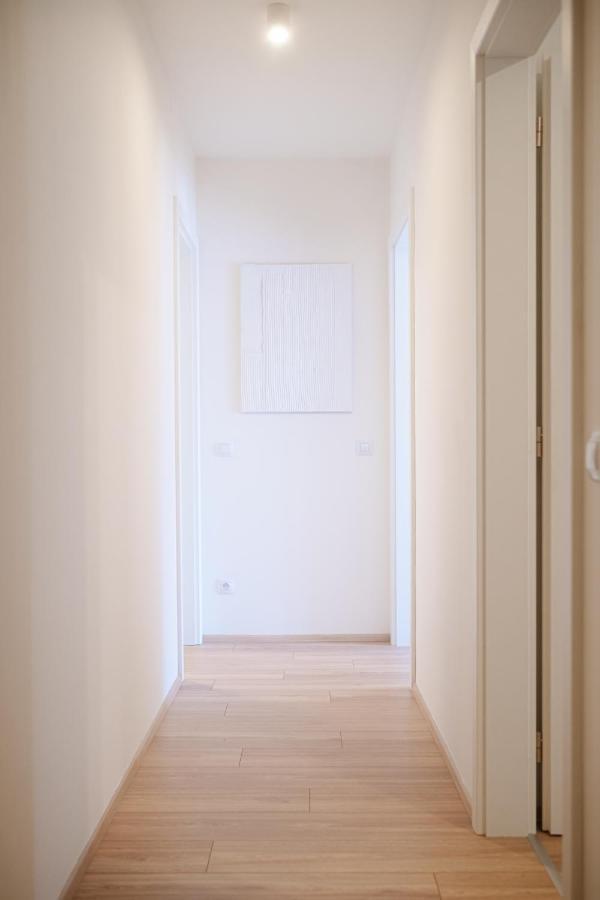 Newly Built Apartment In Vibrant Neighbourhood Прага Екстериор снимка