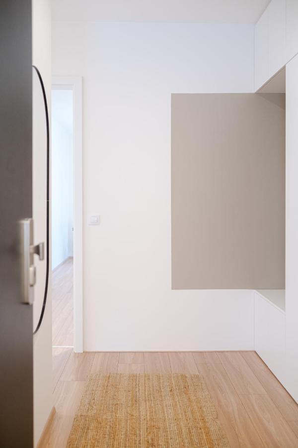 Newly Built Apartment In Vibrant Neighbourhood Прага Екстериор снимка